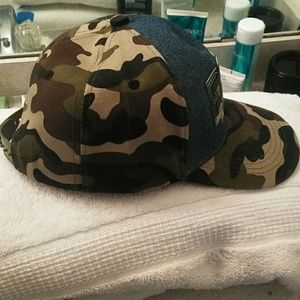 EXO Freiend Roody Snapback hat (Camo)